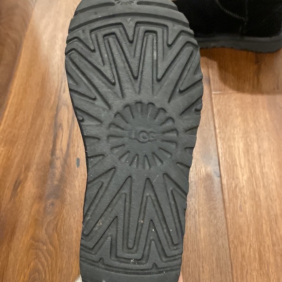 Auth black velvet uggs - Picture 5 of 5